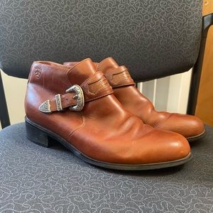 Ariat short ankle boots size 9